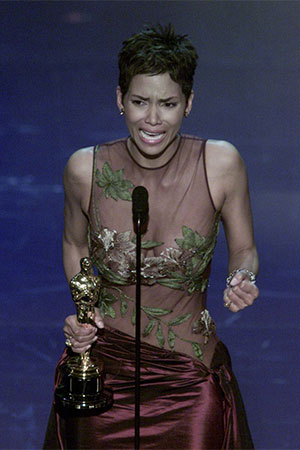 على مدار تاريخ حفلات توزيع جوائز الأوسكار... رائد يختار لكم اللحظات التي لا تنسى